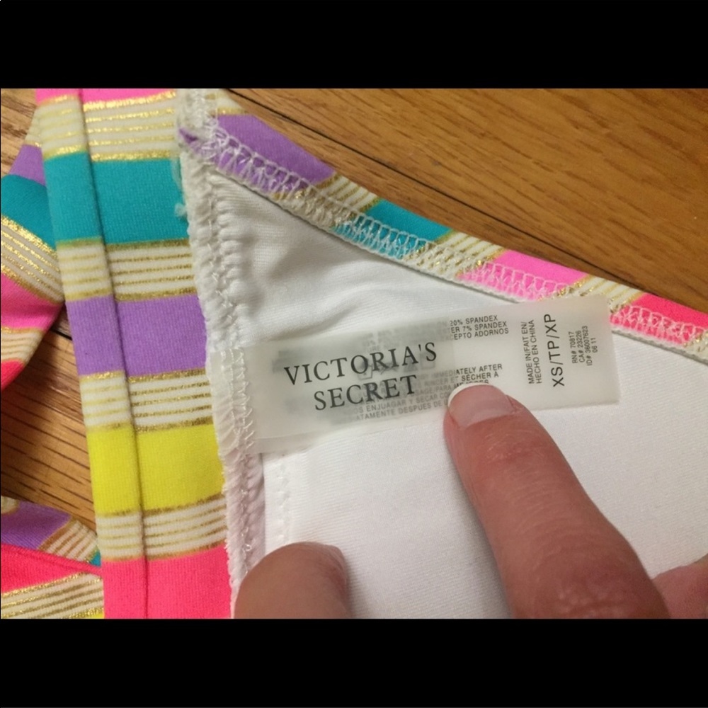 Victoria’s Secret push up halter bikini top - Picture 2 of 2